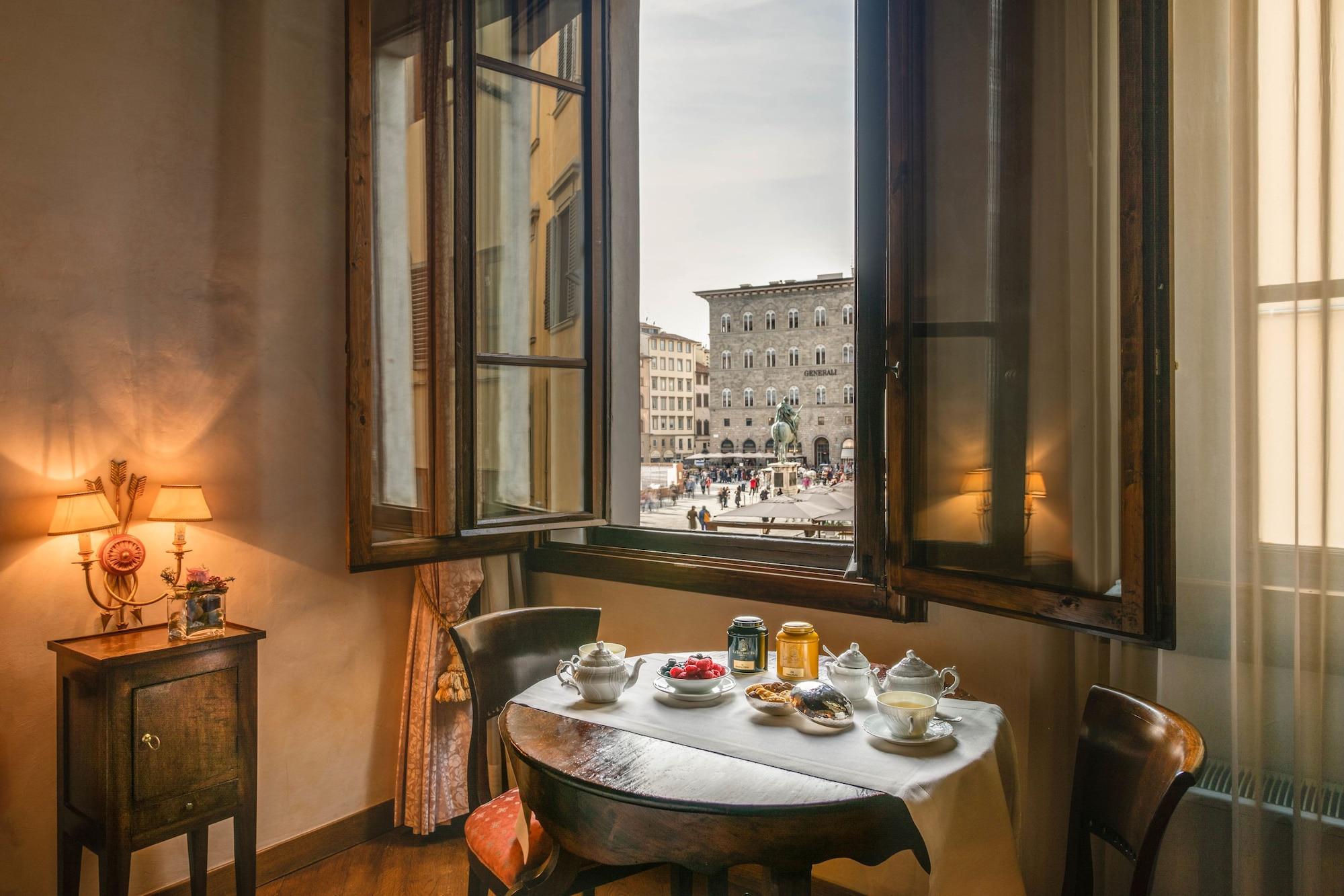 Frühstückspension Residenza D'epoca In Piazza Della Signoria 2*